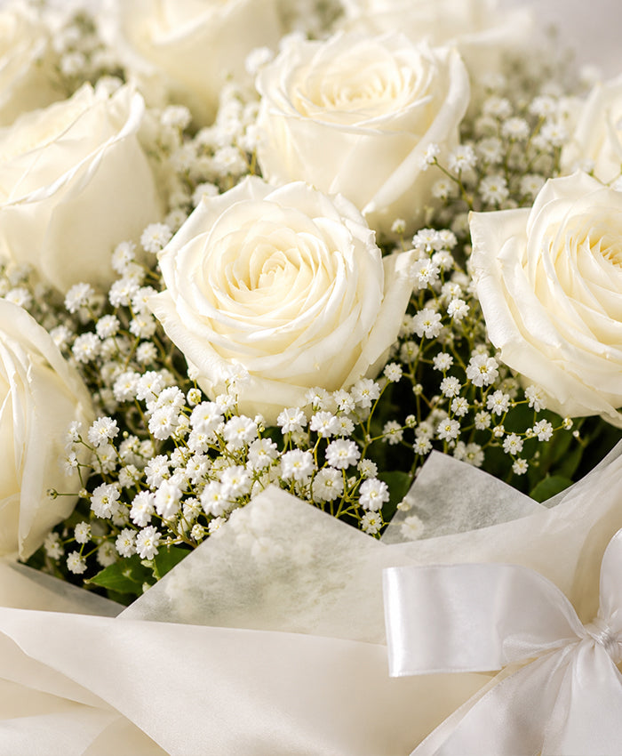 Classic 10 White Rose Bouquet