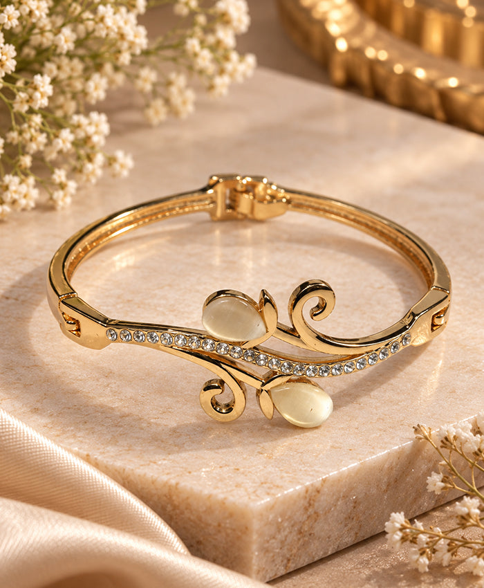 Elegant Gold-Tone Cat’s Eye Crystal Cuff Bracelet