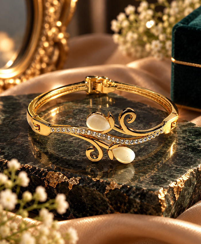 Elegant Gold-Tone Cat’s Eye Crystal Cuff Bracelet