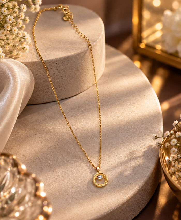 Golden Circle Pendant Necklace – Elegant Minimal Jewellery