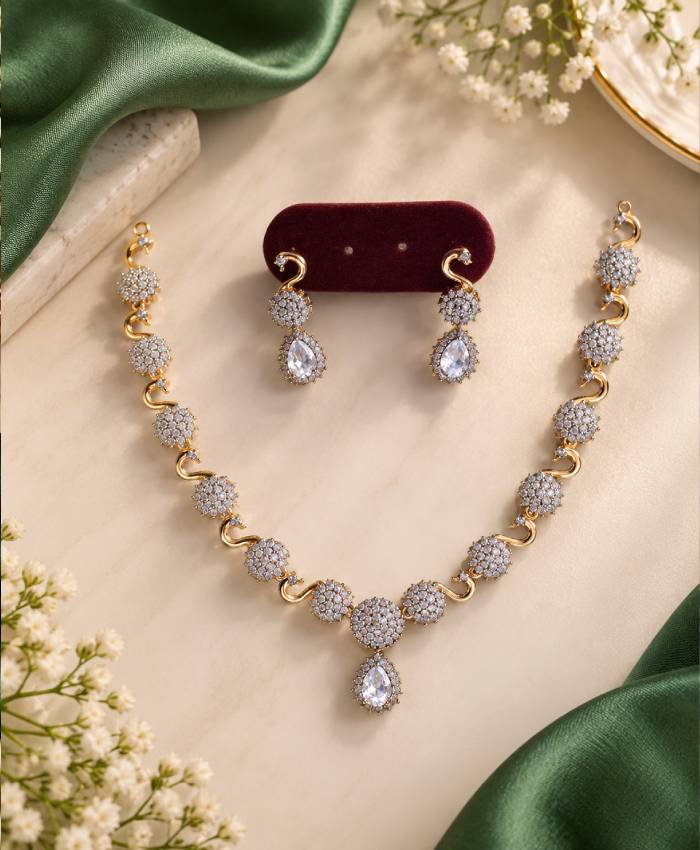 Elegant Gold Floral Pear-Drop Statement Necklace