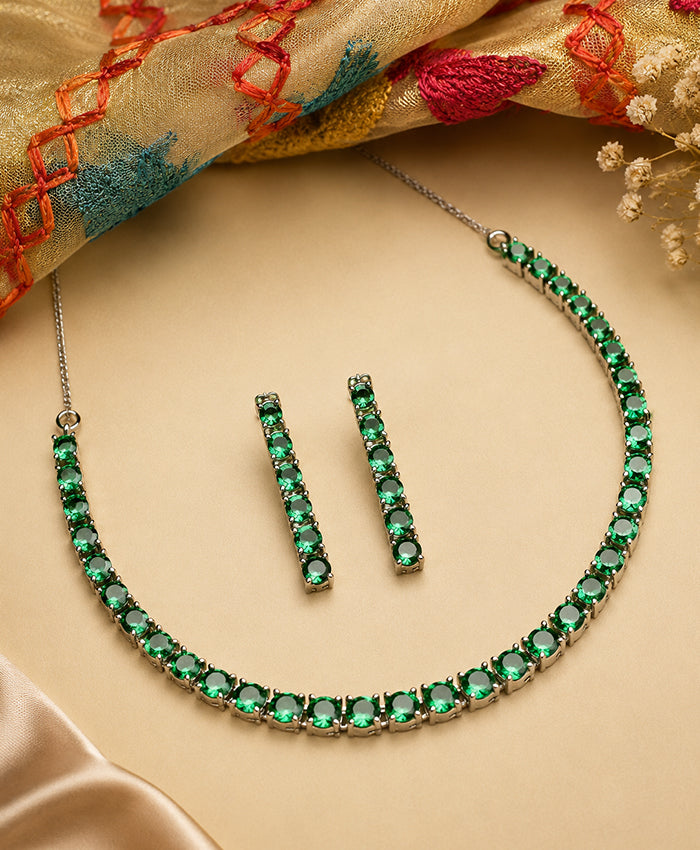 Emerald Élan Crystal Line Set