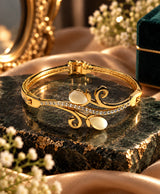 Elegant Gold-Tone Cat’s Eye Crystal Cuff Bracelet