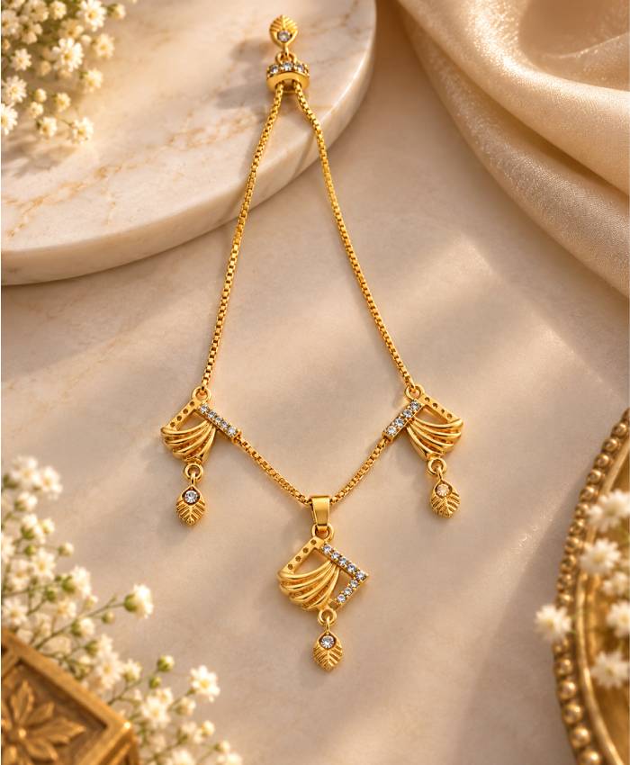 Elegant Gold-Tone Fan & Leaf Pendant Necklace – Sparkling Statement Jewellery